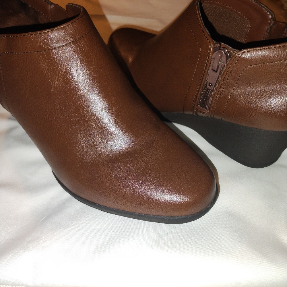 Dr Scholl's boots size 6 and 1/2 women's brown